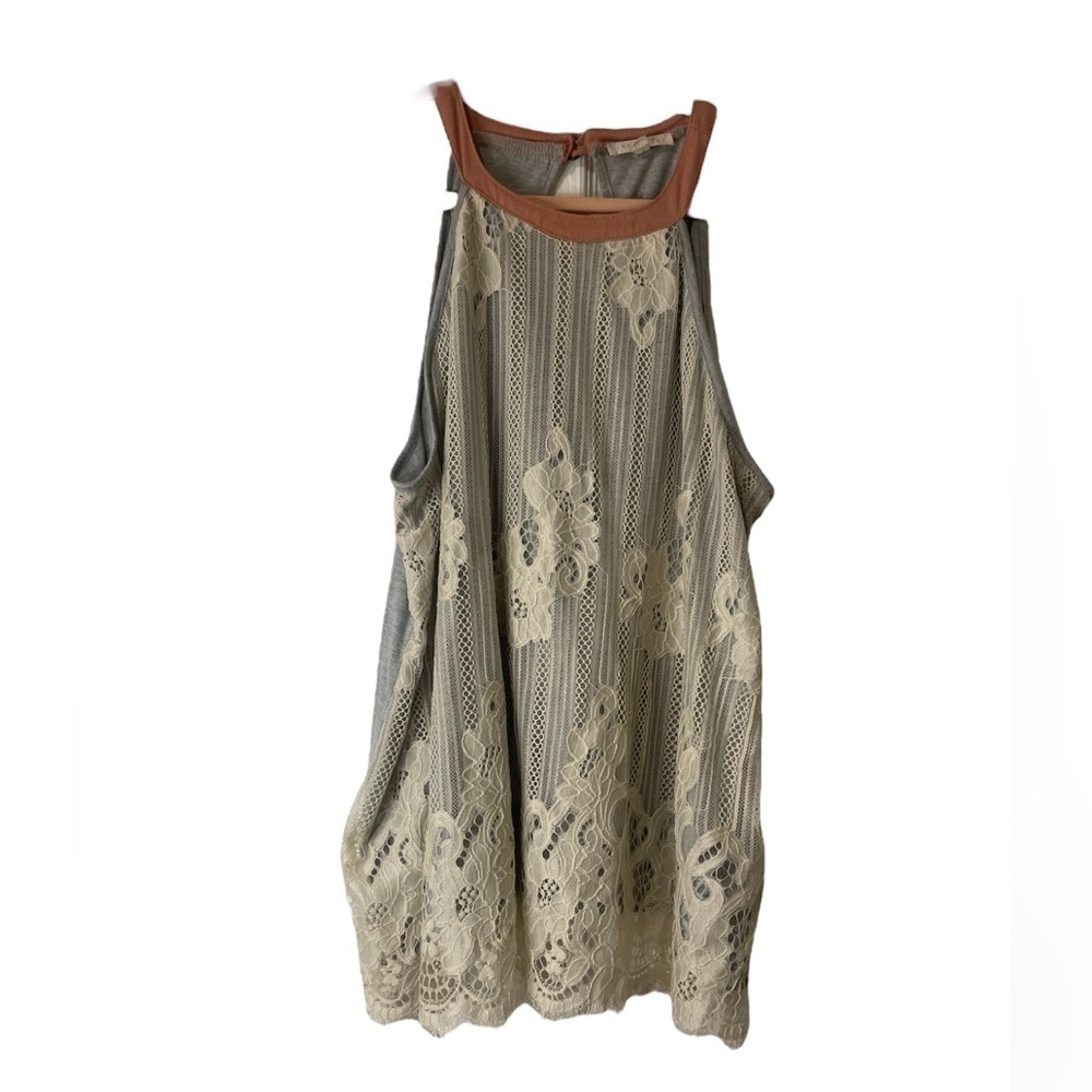 Hint of Mint sleeveless blouse. Size XL. S3
